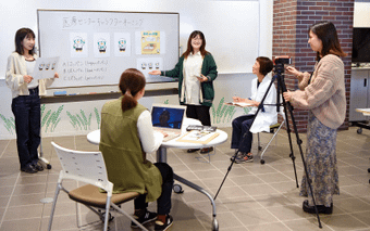 医療センターとの共同プロジェクトでプレゼントをしました!