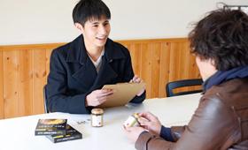 「エミュー肉みそ」のPRをするにあたり、何度も意見交換し、仕上げていきました。